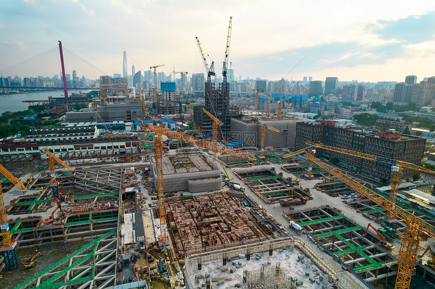 俯瞰城市脈動(dòng) 航拍視角下的建設(shè)工程施工新篇章